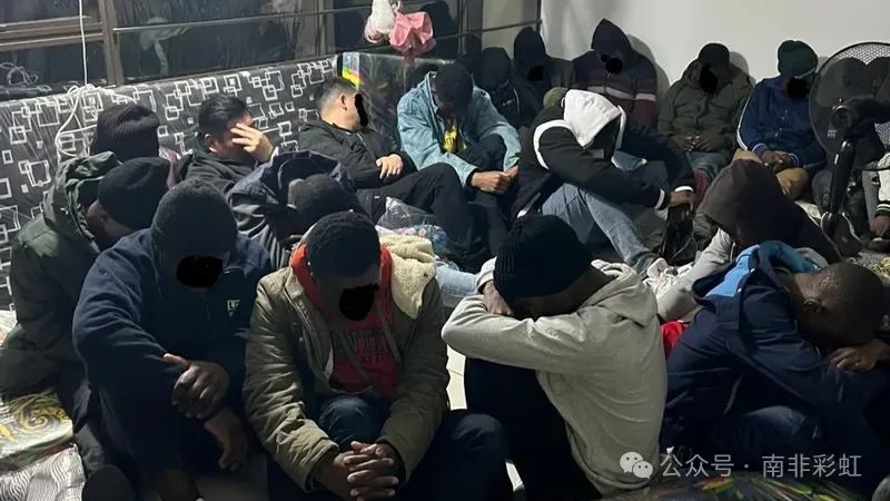 【案例】南非约堡电信诈骗窝点遭警方突袭 包括华人在内45名嫌犯被捕